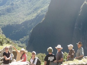 machupicchu-tourists